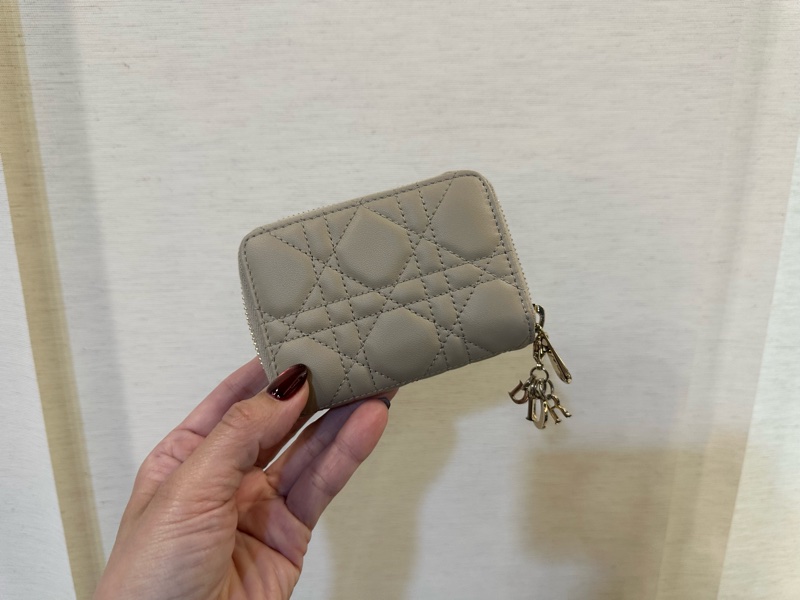 Dior 沙色羊皮金釦LadyDiorVoyageurㄇ拉4卡零錢卡包S09850ONMJ-0