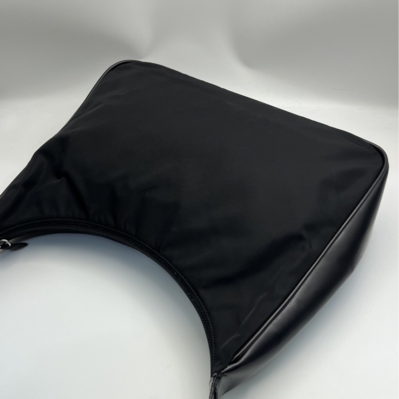 🏷️ Prada Hobo (尼龍拼接牛皮-4
