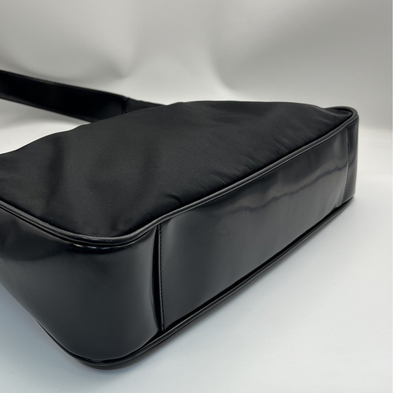 🏷️ Prada Hobo (尼龍拼接牛皮-5