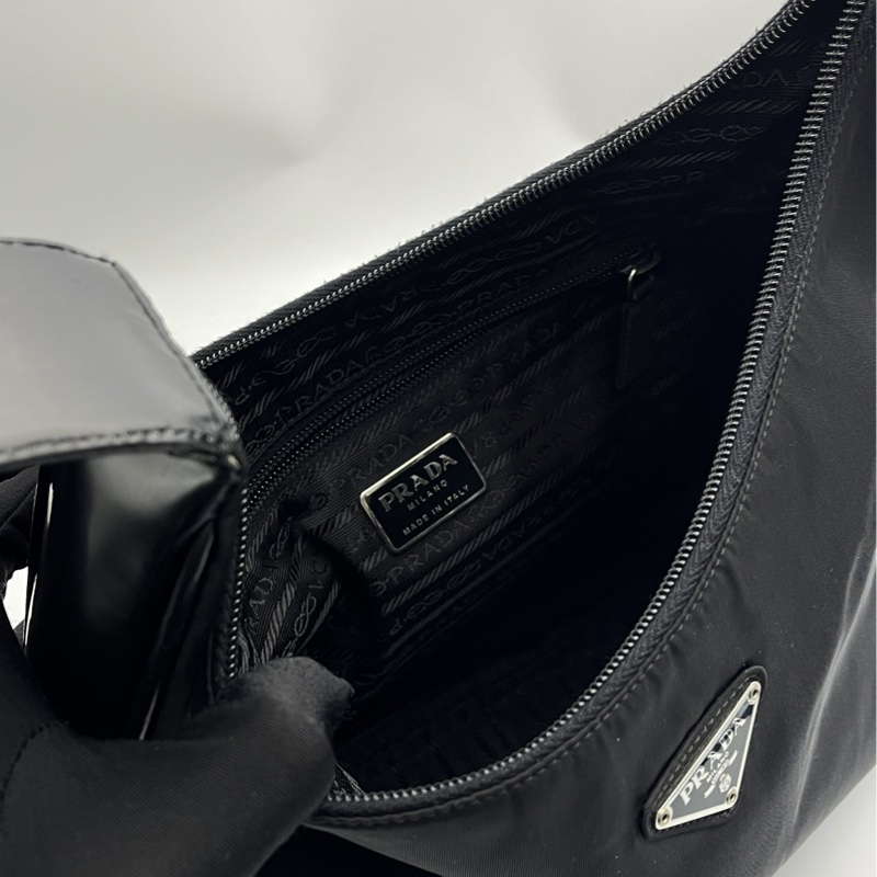 🏷️ Prada Hobo (尼龍拼接牛皮-6