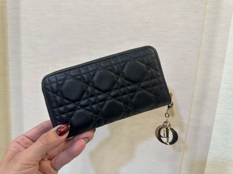 DIOR 黑羊皮籐格紋金釦LADY DIOR中型4卡ㄇ拉中夾S6024OMNJ-0