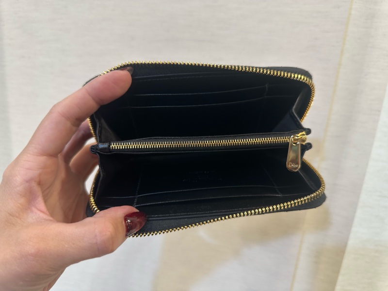 DIOR 黑羊皮籐格紋金釦LADY DIOR中型4卡ㄇ拉中夾S6024OMNJ-5