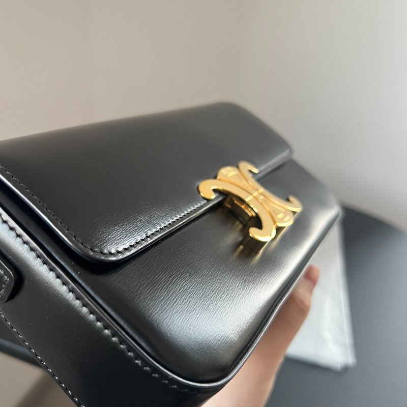 (🌷國外現貨)🏷Celine 賽琳．Triomphe 凱旋門腋下包-3