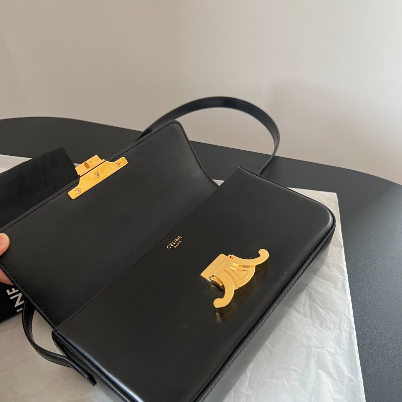 (🌷國外現貨)🏷Celine 賽琳．Triomphe 凱旋門腋下包-9