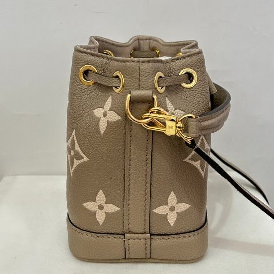 LV 斑鳩灰牛皮壓紋 NANO水桶包-1