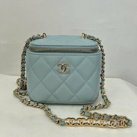 CHANEL 淺藍牛皮金釦化妝盒 MINI