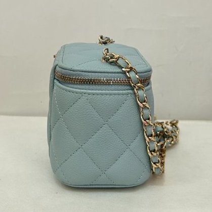 CHANEL 淺藍牛皮金釦化妝盒 MINI-3