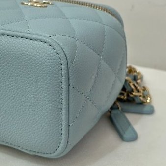 CHANEL 淺藍牛皮金釦化妝盒 MINI-6