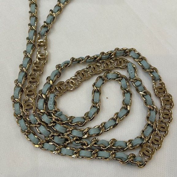 CHANEL 淺藍牛皮金釦化妝盒 MINI-8