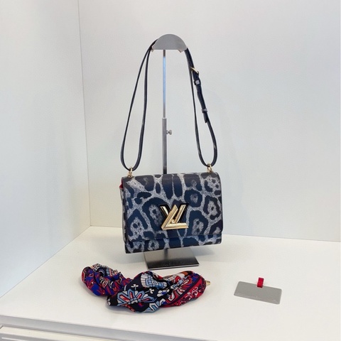 【97新🆕】LV  限量秀款 Twist 豹紋水波紋單肩包