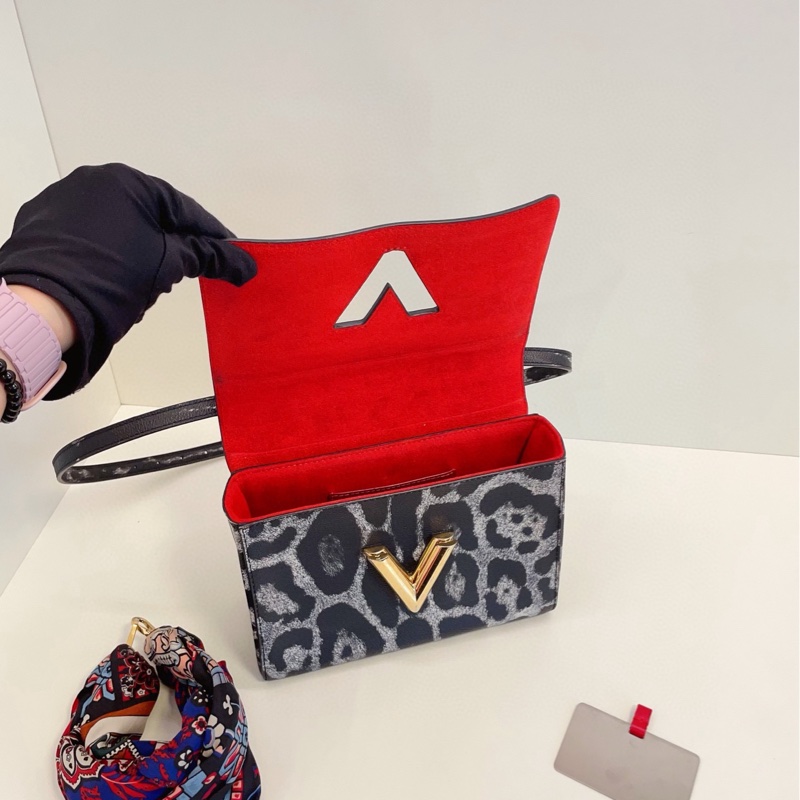【97新🆕】LV  限量秀款 Twist 豹紋水波紋單肩包-6