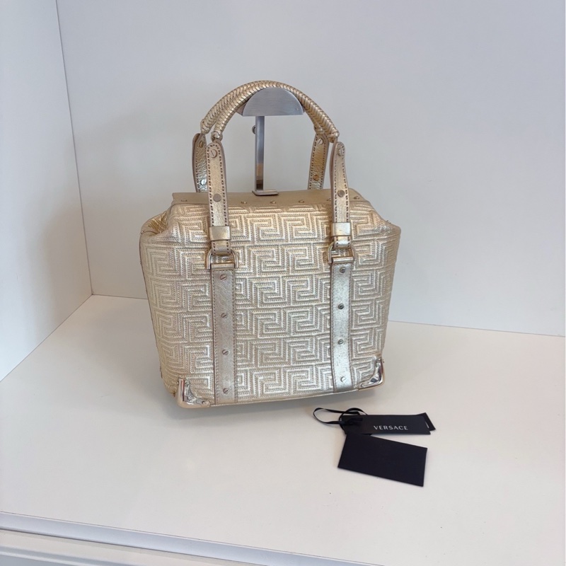 【97新🆕】VERSACE 範思哲 金色編織手提包-1