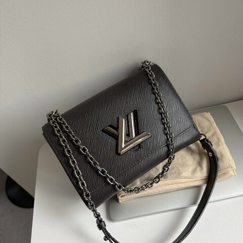 (🌷國外現貨)🏷LV 路易威登．Twist MM 水波紋鏈條包 芯片款 M21110