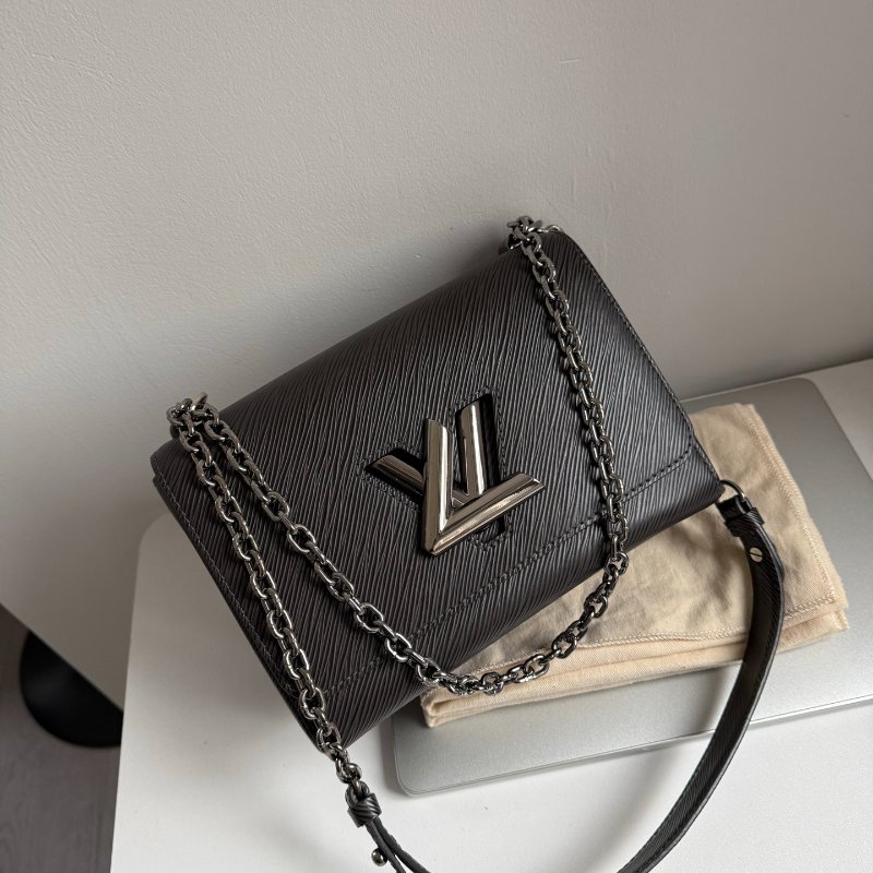 (🌷國外現貨)🏷LV 路易威登．Twist MM 水波紋鏈條包 芯片款 M21110-0