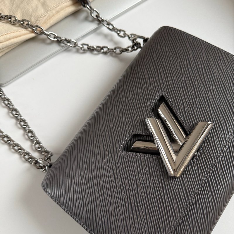 (🌷國外現貨)🏷LV 路易威登．Twist MM 水波紋鏈條包 芯片款 M21110-3