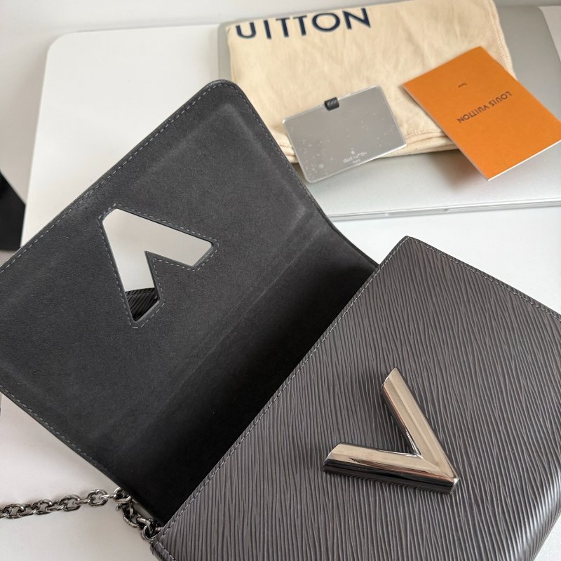 (🌷國外現貨)🏷LV 路易威登．Twist MM 水波紋鏈條包 芯片款 M21110-7