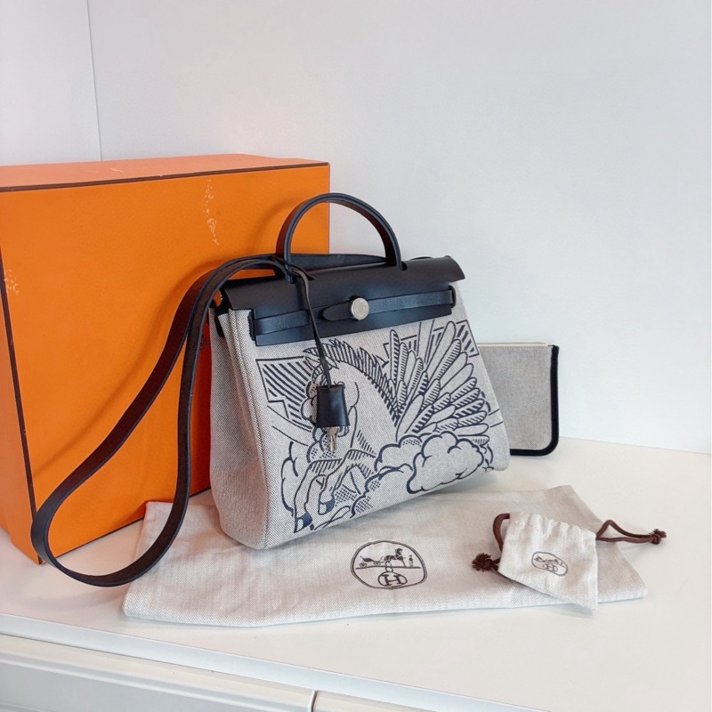 【99新閒置局部帶膜🆕】Hermes 限量🦄黑色銀扣 飛馬塗鴉Herbag 手提單肩包-2