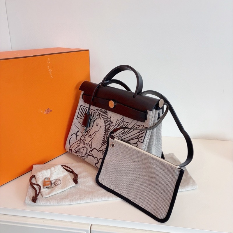 【99新閒置局部帶膜🆕】Hermes 限量🦄黑色銀扣 飛馬塗鴉Herbag 手提單肩包-3