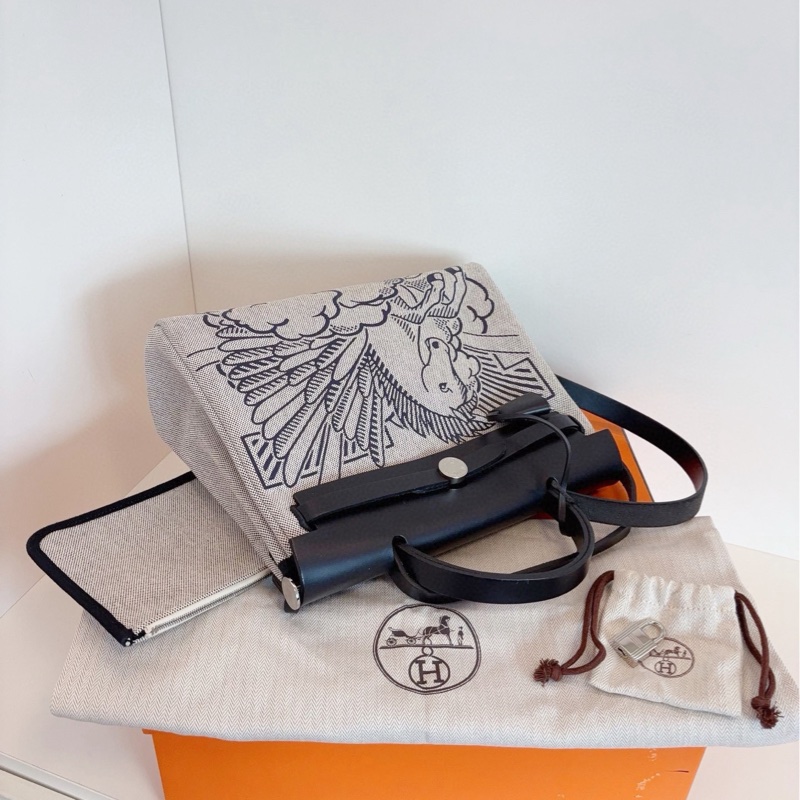 【99新閒置局部帶膜🆕】Hermes 限量🦄黑色銀扣 飛馬塗鴉Herbag 手提單肩包-4