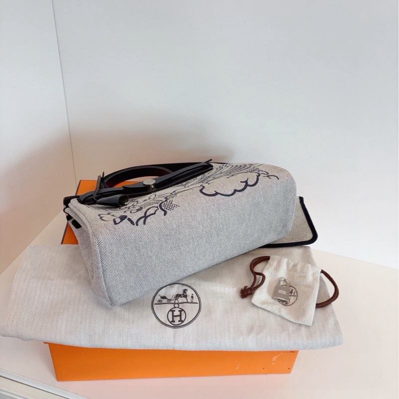【99新閒置局部帶膜🆕】Hermes 限量🦄黑色銀扣 飛馬塗鴉Herbag 手提單肩包-5