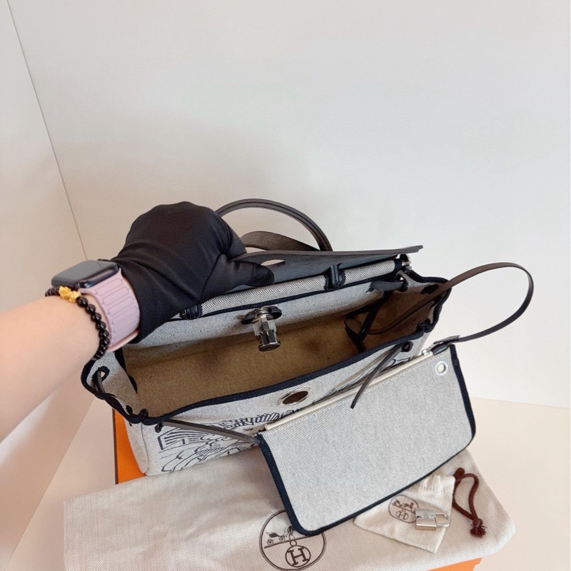 【99新閒置局部帶膜🆕】Hermes 限量🦄黑色銀扣 飛馬塗鴉Herbag 手提單肩包-6