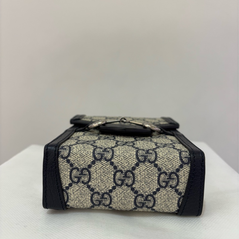 Gucci藍PVC 1955掀蓋直式手機包-4