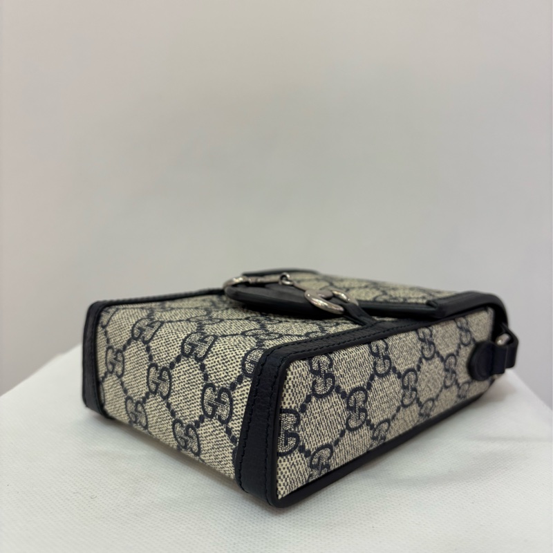 Gucci藍PVC 1955掀蓋直式手機包-5