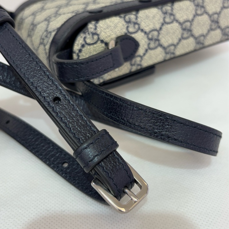 Gucci藍PVC 1955掀蓋直式手機包-9