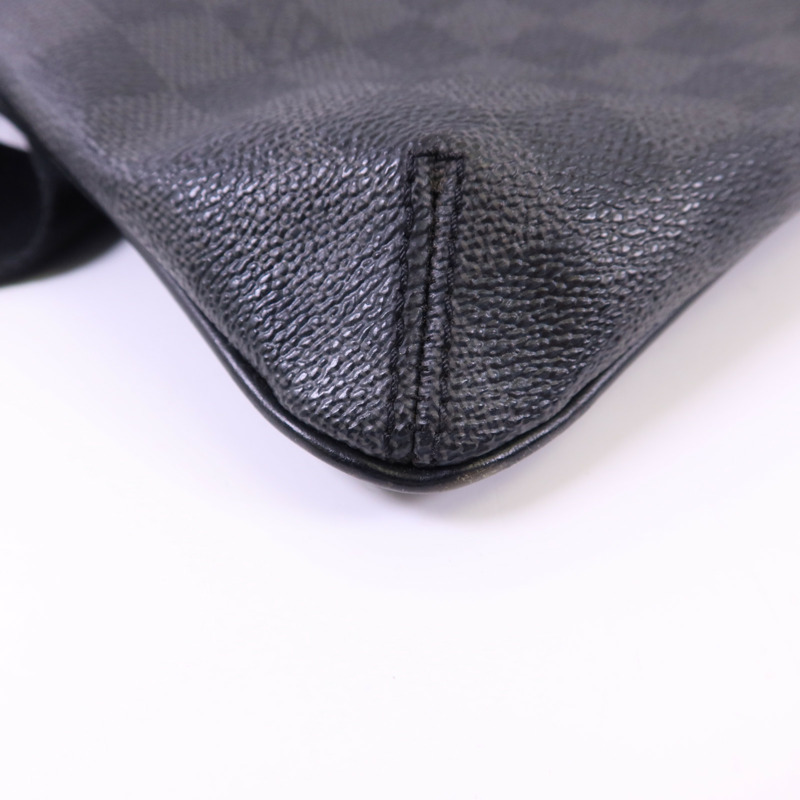 LOUIS VUITTON Damier Graphite Thomas銀扣肩背袋-13