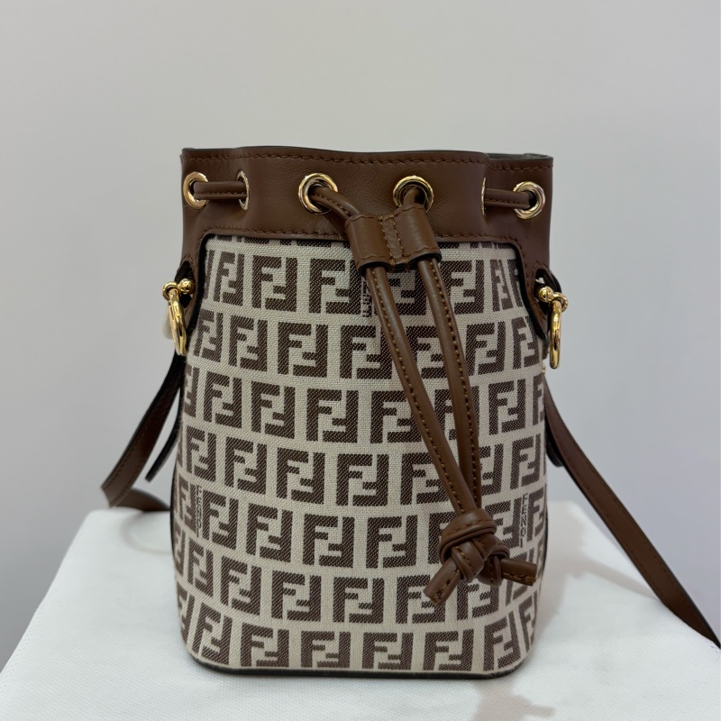FENDI咖邊帆布Logo小水桶包-0