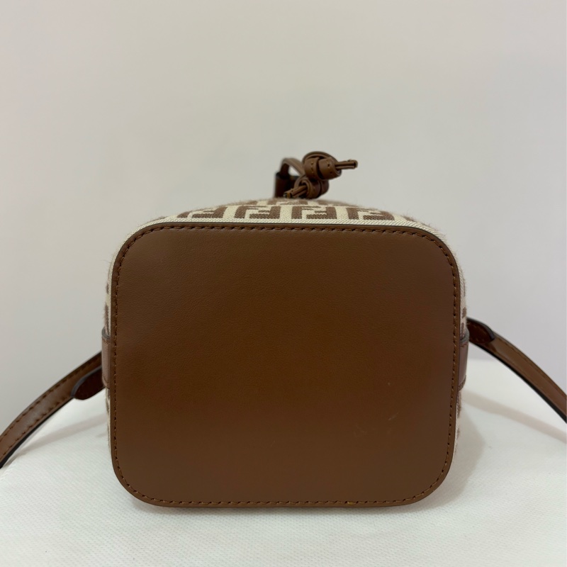 FENDI咖邊帆布Logo小水桶包-4