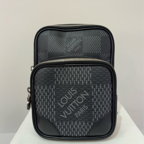 LV黑灰大棋盤格AMAZONE 單肩包