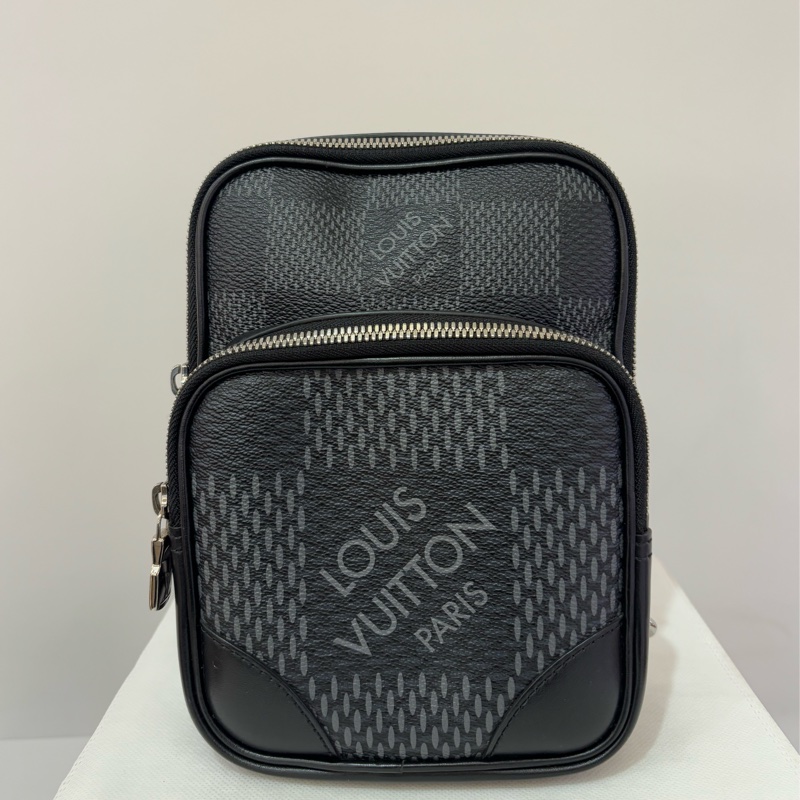 LV黑灰大棋盤格AMAZONE 單肩包-0