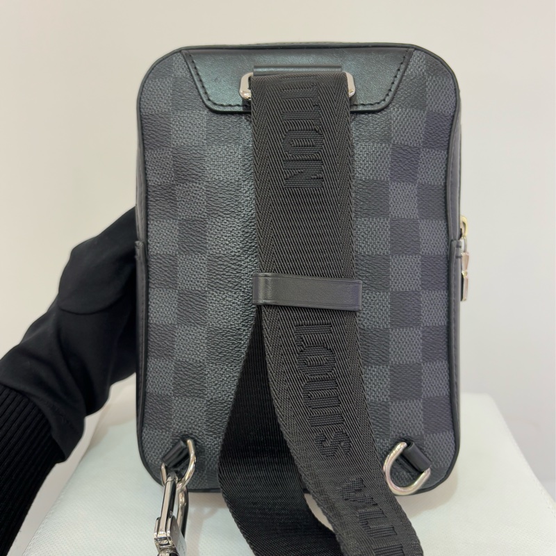 LV黑灰大棋盤格AMAZONE 單肩包-1