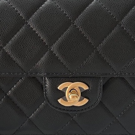 【配件:防塵袋、小票 99新💕】Chanel 24K 郵差包 中號 手柄 黑金 黑色 金扣 荔枝牛皮 手提 單肩 斜挎-4