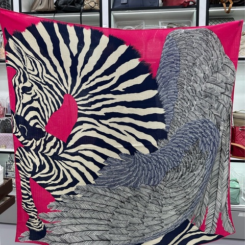 Hermes 愛馬仕稀有中古收藏款絲巾 斑紋飛馬 140✖️140cm 羊絨材質