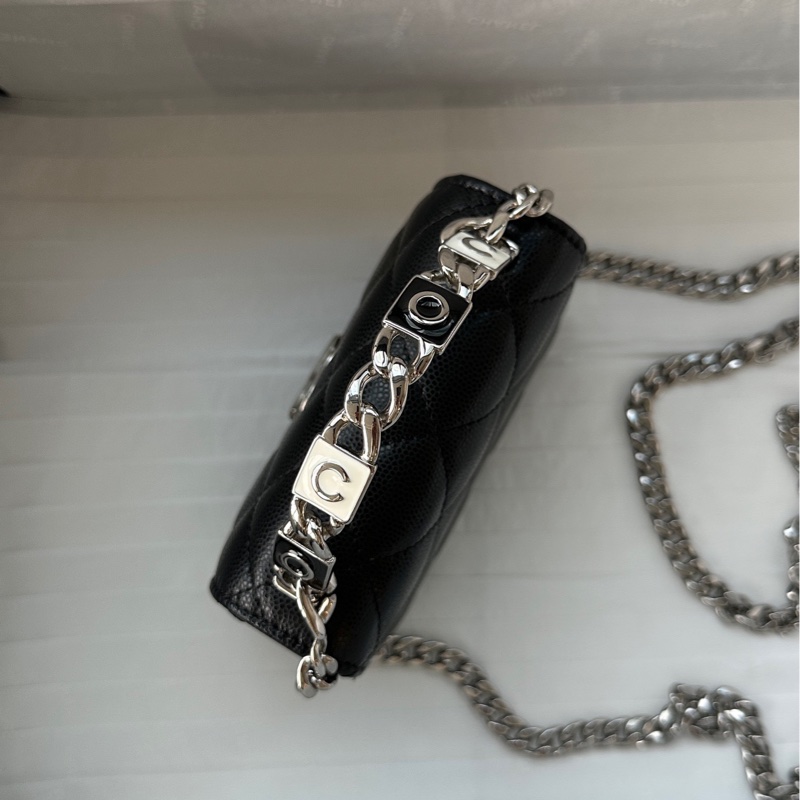 【配件：防塵袋、保卡 99新💕】Chanel 22S mini woc 黑銀 黑色 銀扣 琺瑯 手柄 小廢包 荔枝牛皮 手提 單肩 斜挎-1