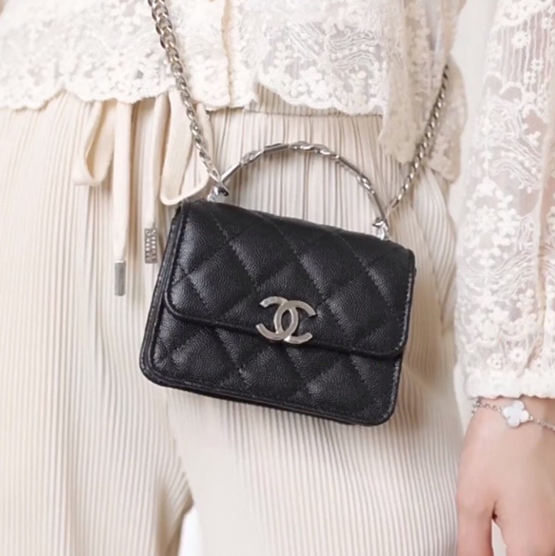 【配件：防塵袋、保卡 99新💕】Chanel 22S mini woc 黑銀 黑色 銀扣 琺瑯 手柄 小廢包 荔枝牛皮 手提 單肩 斜挎-2