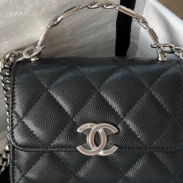 【配件：防塵袋、保卡 99新💕】Chanel 22S mini woc 黑銀 黑色 銀扣 琺瑯 手柄 小廢包 荔枝牛皮 手提 單肩 斜挎-3