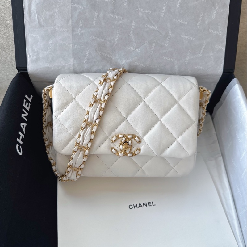 〔配件:防塵袋 99新💕】Chanel 23k hobo 19bag系列 寬鏈條豆腐包 白金 白色 金扣 褶皺牛皮 單肩 斜挎-0