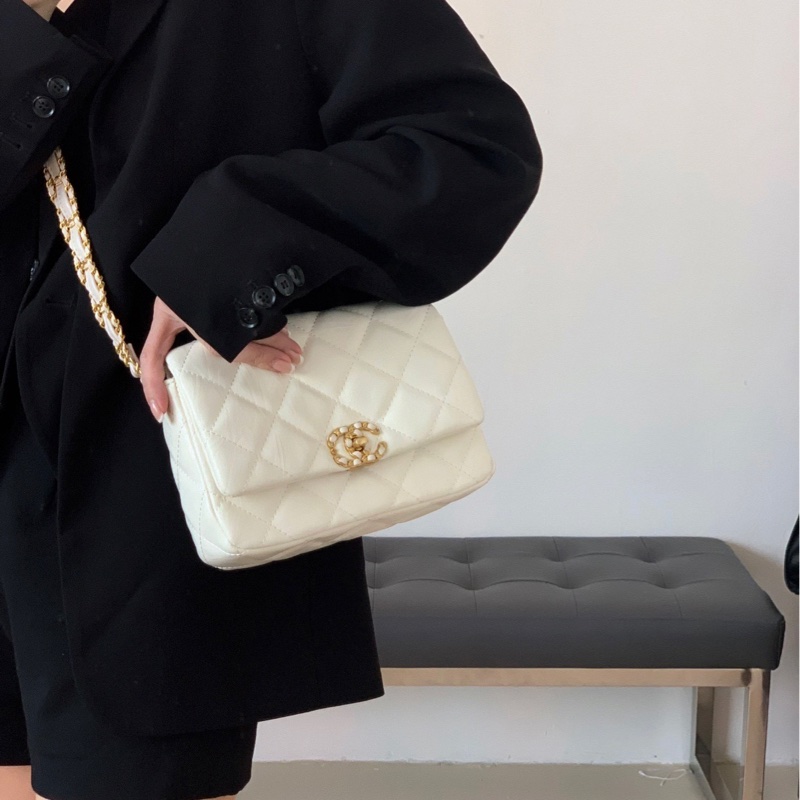 〔配件:防塵袋 99新💕】Chanel 23k hobo 19bag系列 寬鏈條豆腐包 白金 白色 金扣 褶皺牛皮 單肩 斜挎-1