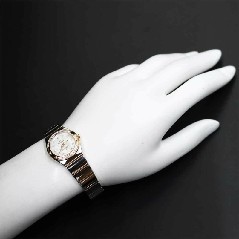 歐米茄星座系列雙色腕錶 123 25 24 60 55 005 女士腕錶，鑲鑽錶圈，12 顆鑽石，白色錶殼，玫瑰金錶殼，石英機芯-3