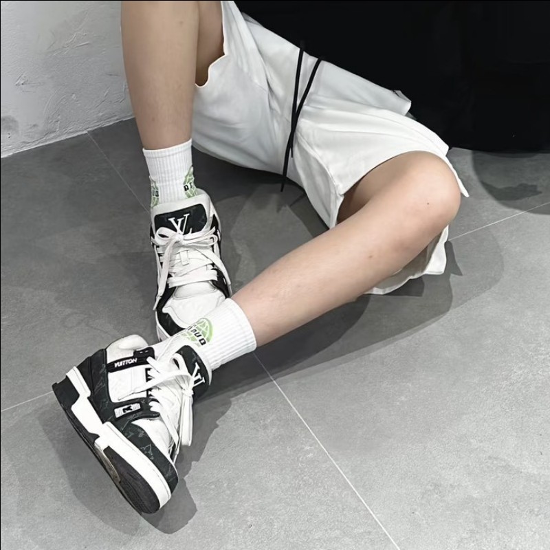 莉亞精品♡LV 黑牛仔Trainer 尺碼8 全新閒置-2