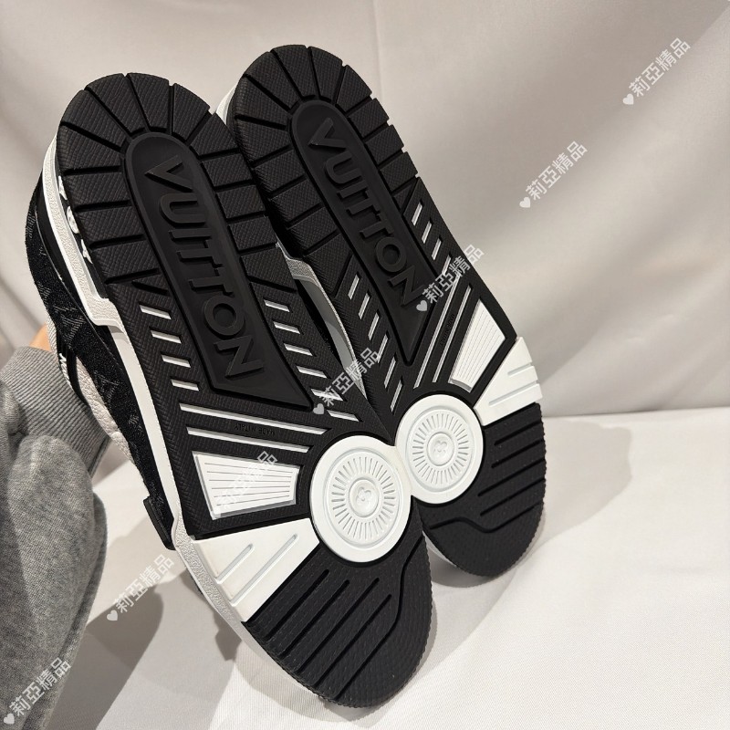 莉亞精品♡LV 黑牛仔Trainer 尺碼8 全新閒置-8