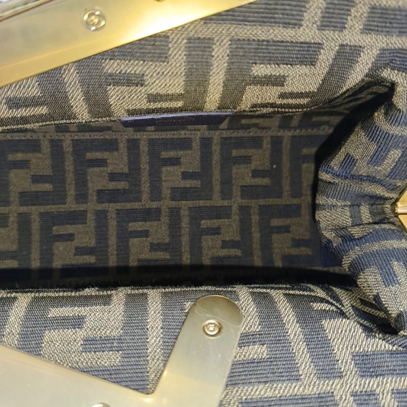 FENDI First 小號淺灰色羊皮斜挎包 金色五金 可拆卸肩帶 9.8新-6