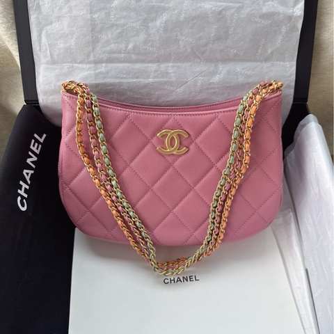 【配件：防塵袋 💕】Chanel 24C hobo 嬉皮包 粉色 珊瑚粉色 金扣 彩色鏈條 三色鏈條 荔枝牛皮 手提 腋下