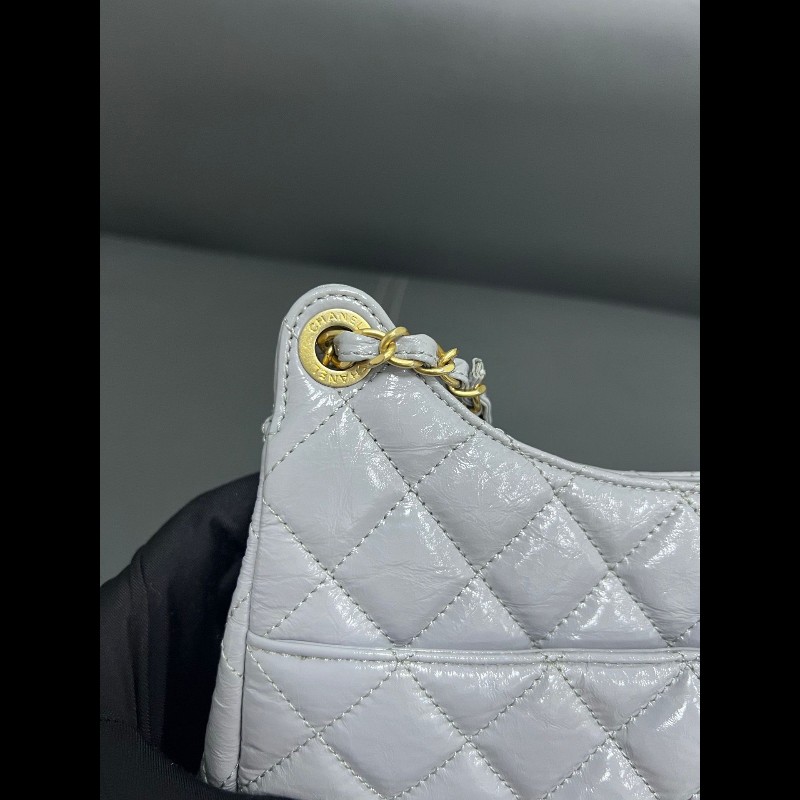 CHANEL 23b天猫精靈
灰色油蜡皮中號-9