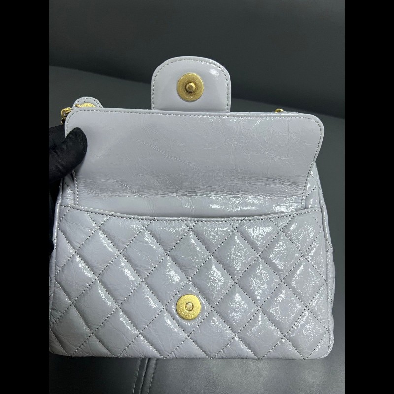 CHANEL 23b天猫精靈
灰色油蜡皮中號-17