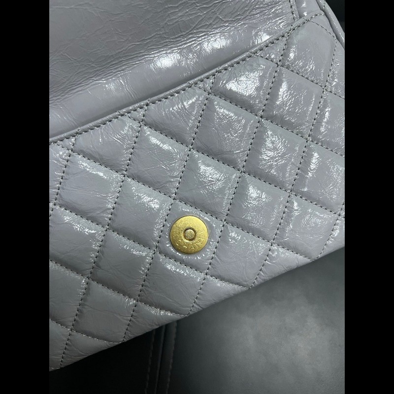CHANEL 23b天猫精靈
灰色油蜡皮中號-18