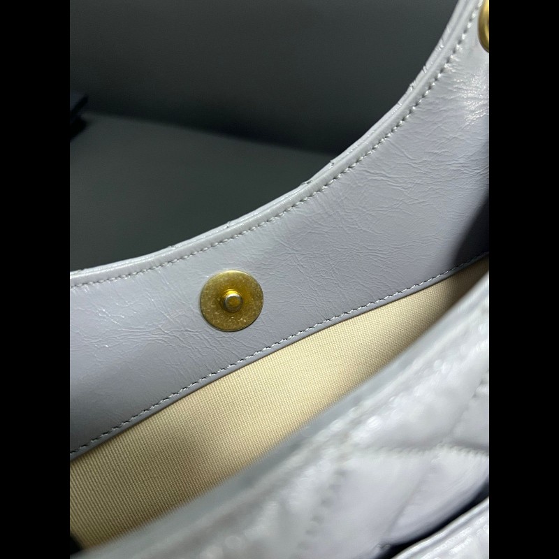 CHANEL 23b天猫精靈
灰色油蜡皮中號-24